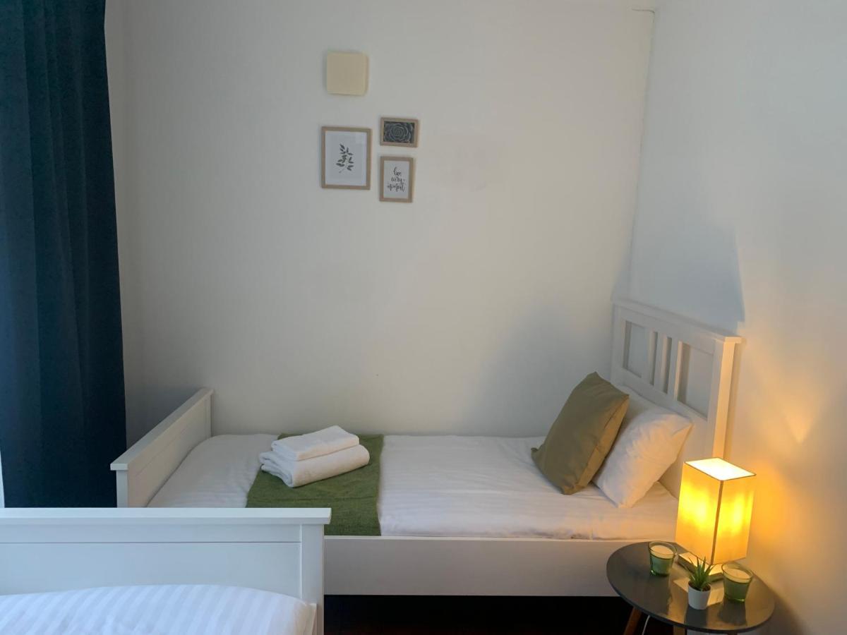 Unique 2 Bedroom Apartment In London/ Excel / Olympic City Close To Central Line Tube Station With Gated Parking Space المظهر الخارجي الصورة
