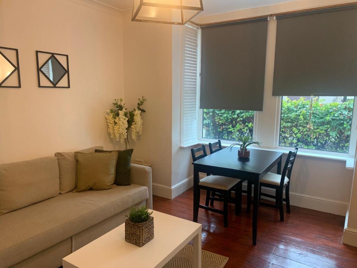 Unique 2 Bedroom Apartment In London/ Excel / Olympic City Close To Central Line Tube Station With Gated Parking Space المظهر الخارجي الصورة